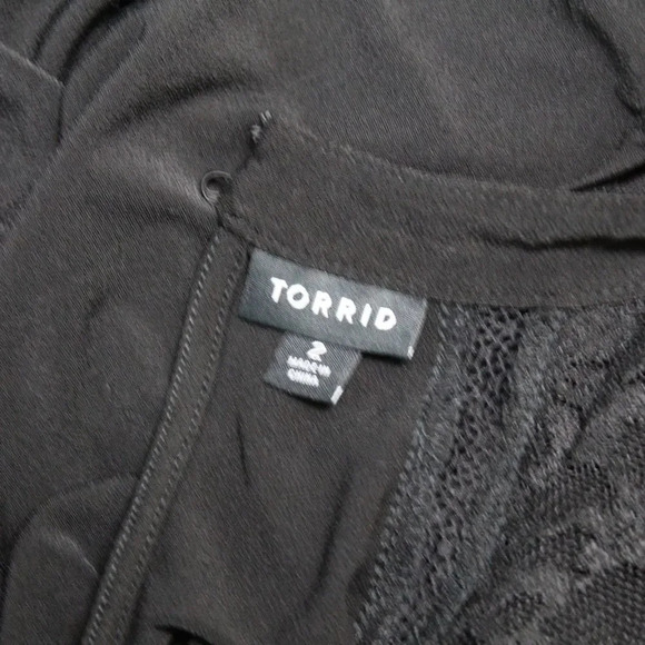 Torrid 2 cap sleeve lace accent blouse  - Picture 4 of 12